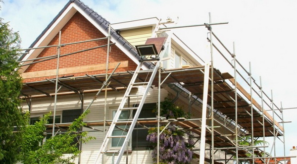 ลดหรือขยายเนื้อที่ของพื้นที่ชั้นใดชั้นหนึ่งให้มีเนื้อที่น้อยลงหรือมาก 8 เรื่องคิดให้ดีก่อนต่อเติมบ้านและอาคาร ทำอย่างไรให้ถูกกฎหมาย