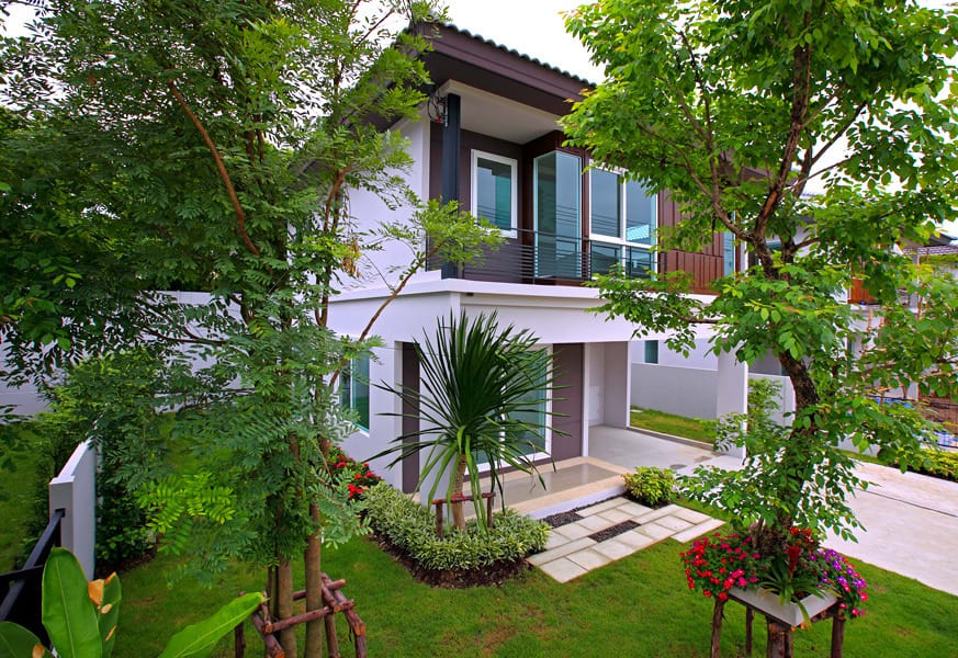 แบบบ้านถูกหลักฮวงจุ้ย อยู่แล้วรวยมีความสุข มักรายล้อมด้วยพื้นที่สีเขียว