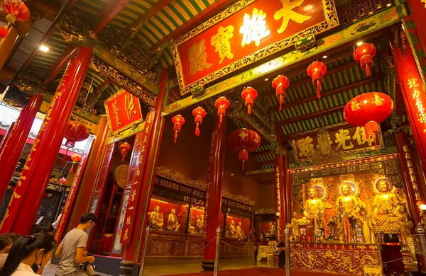 วัดที่ผู้คนนิยมไป แก้ปีชง ของชาวไทยเชื้อสายจีน