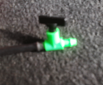 ไอเดียนำขวดน้ำเหลือใช้ มาใช้ประโยชน์ทำระบบน้ำหยด ไอเดียนำขวดน้ำเหลือใช้ มาใช้ประโยชน์ทำระบบน้ำหยด