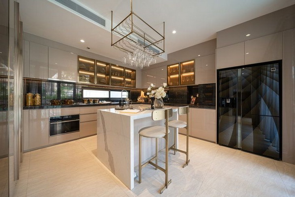 �Ҵ� 8 �ѧ���蹺�ҹ��� �дѺ�ѡ������ �������ն�����������ࡳ��