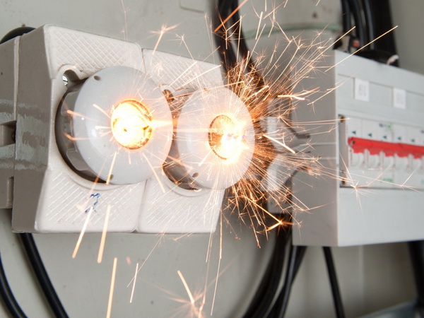 อันตรายจาก ไฟรั่ว มีวิธีป้องกันอย่างไร?