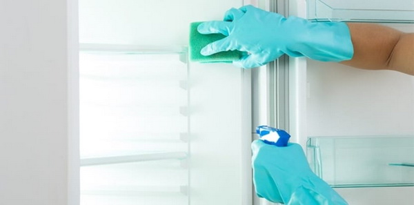 8. เคลียร์ตู้เย็นให้เอี่ยมอ่อง