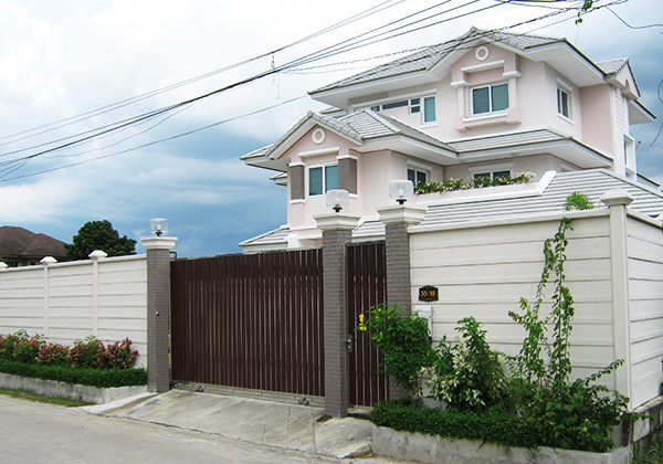 บ้านอยู่ในเขตความเสี่ยง สร้างความปลอดภัยในรั้วบ้าน แบบไหน ป้องกันโจรได้ดีที่สุด